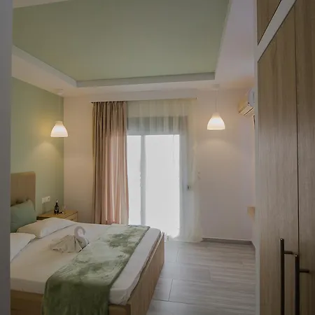 μαρούλα στούντιο 2* Φαληράκι